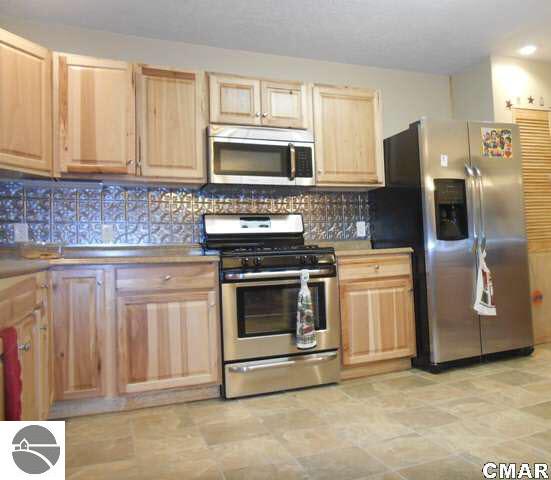 1606 South Coleman Road Shepherd, MI 48883 - Photo 3 of 18 1773037-2.JPG