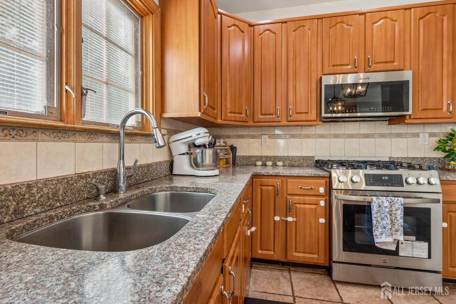 489 Plainfield Road Edison, NJ 08820 - Photo 10 of 39 a kitchen with granite countertop a sink and a microwave