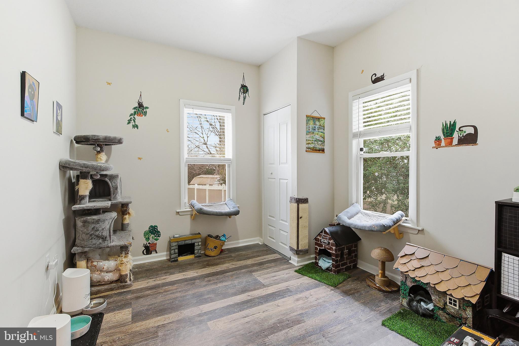 174 Crest Avenue Hamilton, NJ 08690 - Photo 14 of 29 a living room with furniture and a window