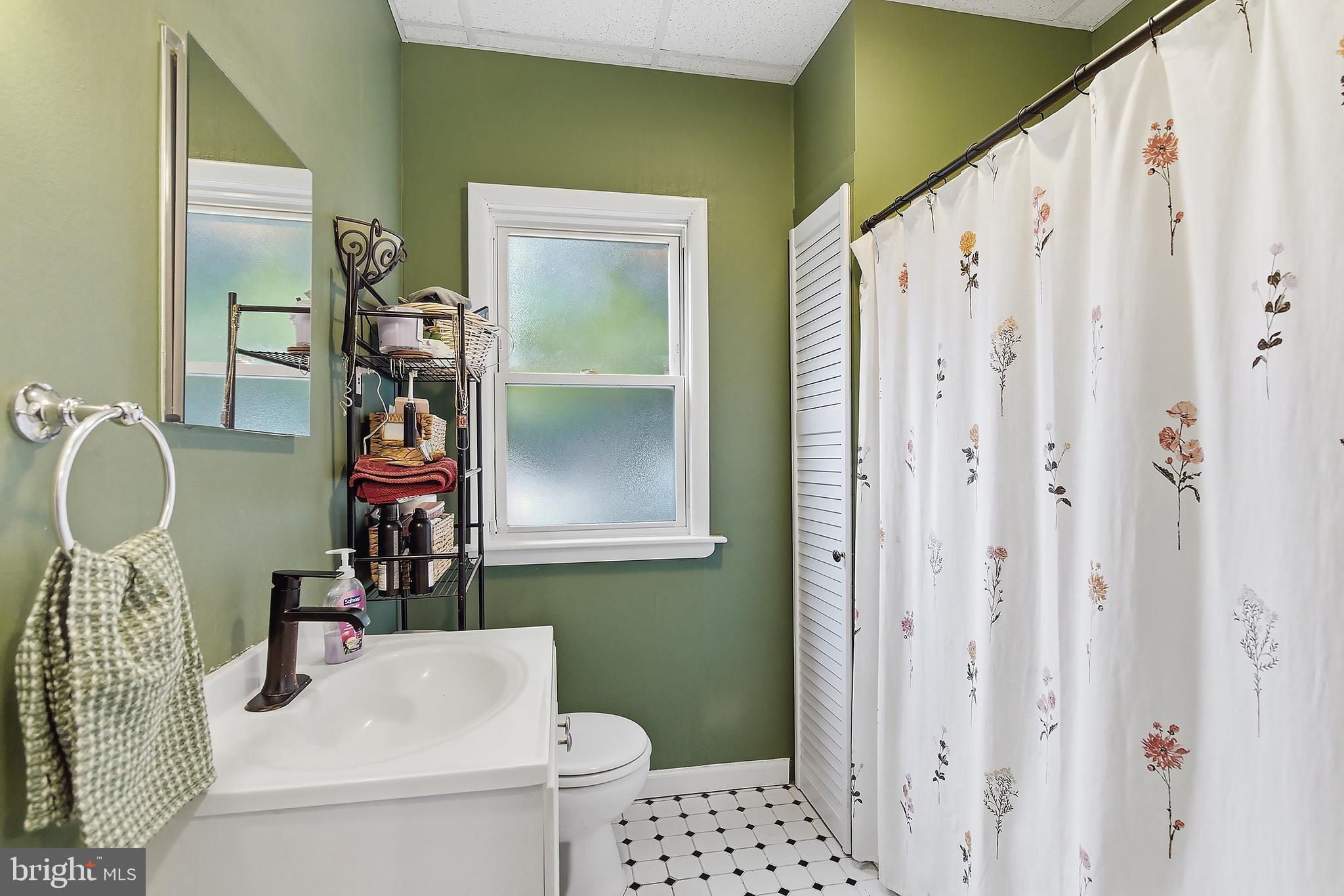 174 Crest Avenue Hamilton, NJ 08690 - Photo 18 of 29 a bathroom with a sink toilet and shower
