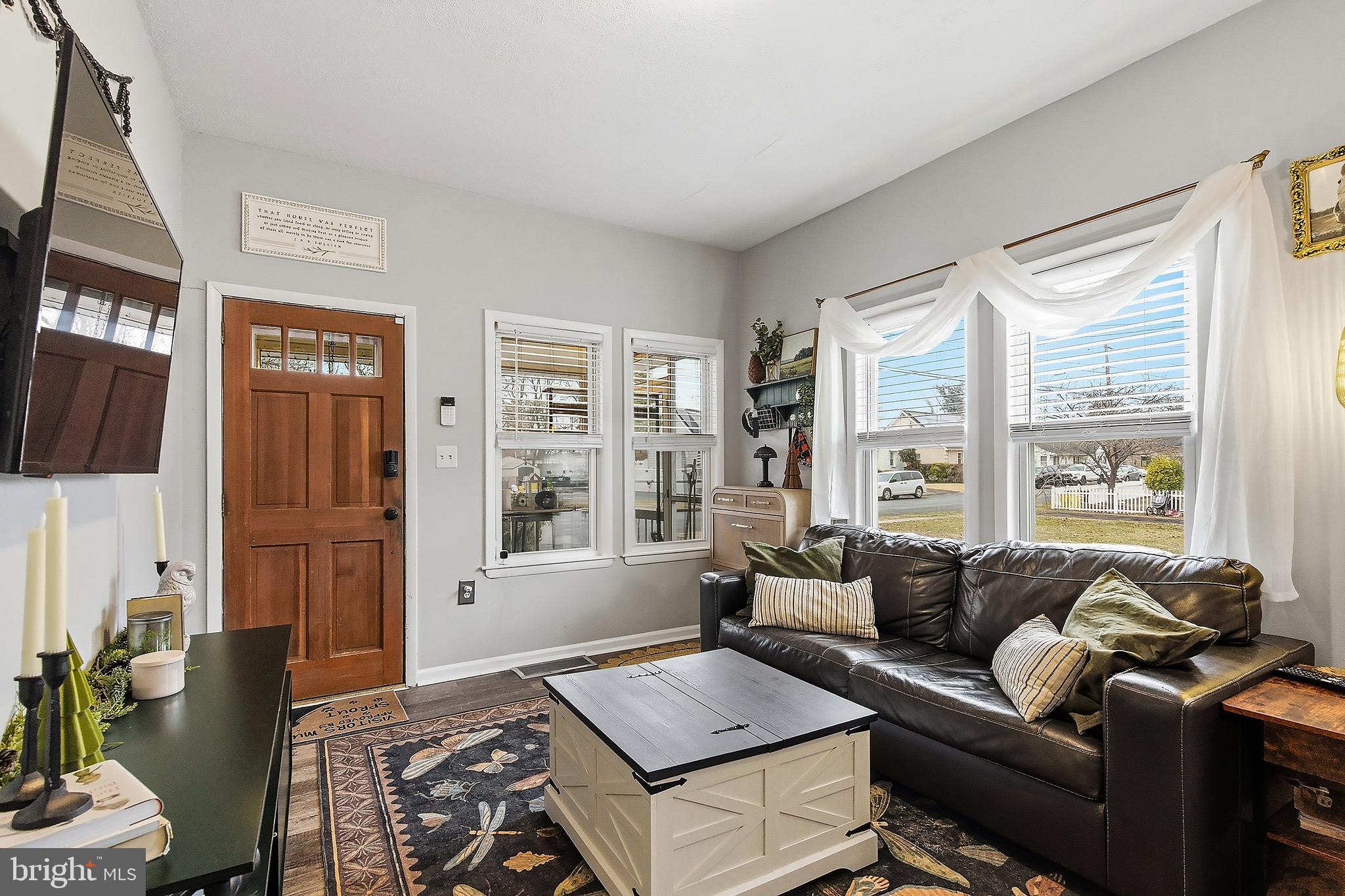 174 Crest Avenue Hamilton, NJ 08690 - Photo 7 of 29 a living room with furniture and a window
