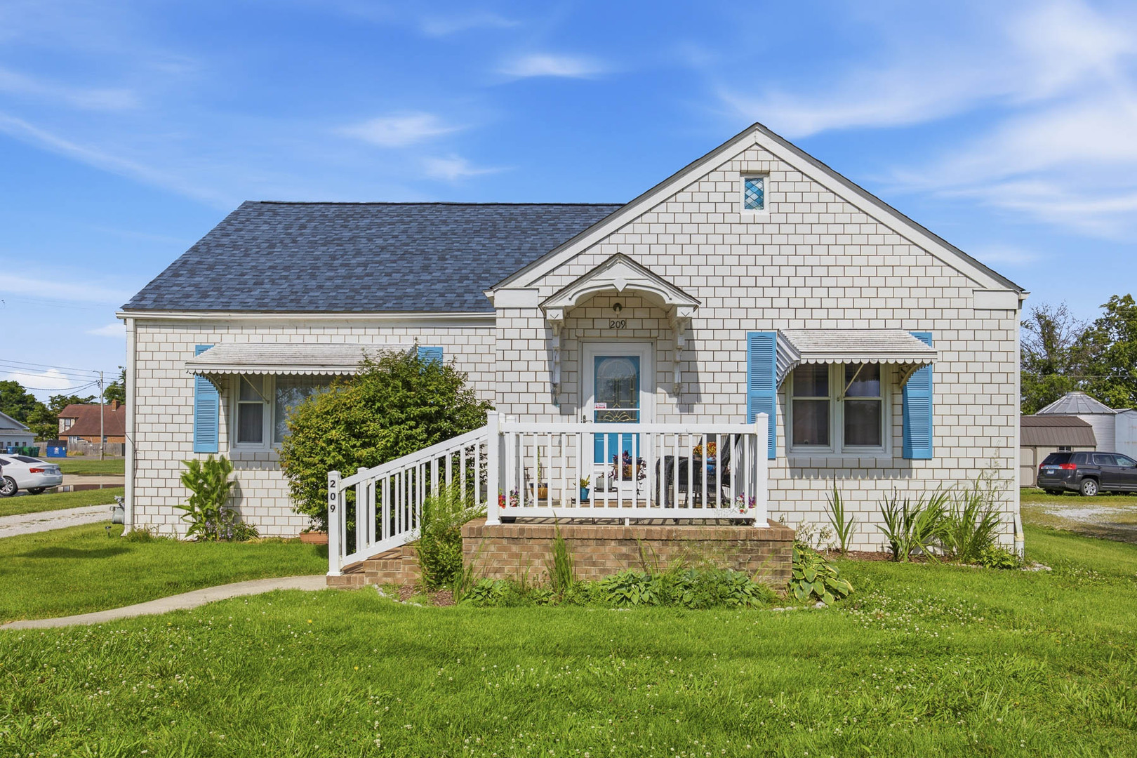 209 South Broadway Hoffman, IL 62250 - Photo 1 of 59