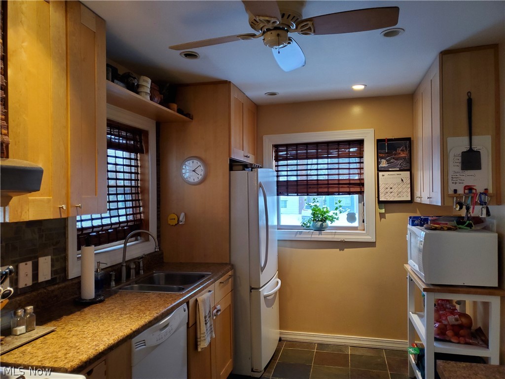 4198 Stilmore Road Cleveland, OH 44121 - Photo 6 of 35