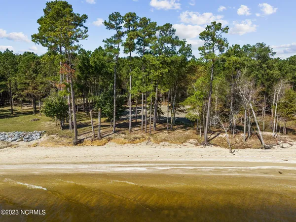 $359,500 | 8 Sandy Bay Drive East, Arapahoe, NC 28510