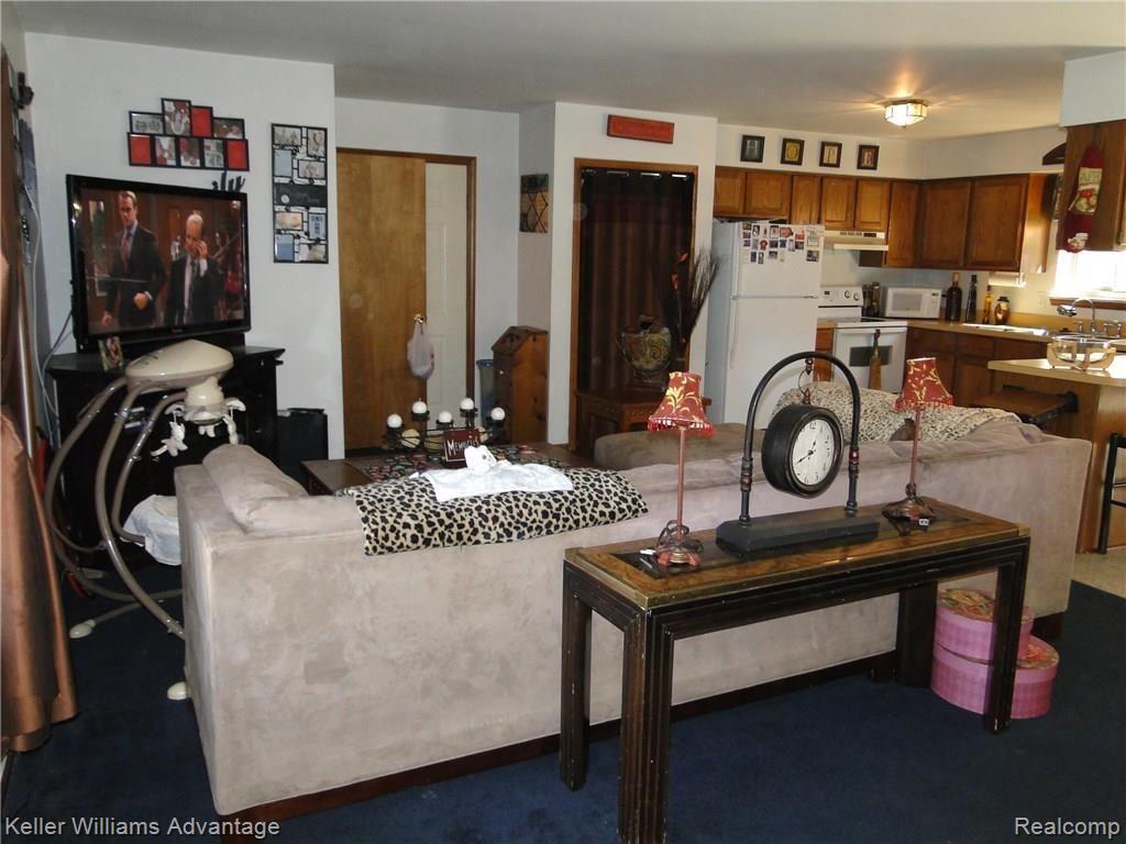 2740 South Commerce Road Walled Lake, MI 48390 - Photo 5 of 15 Living Room 1.jpg