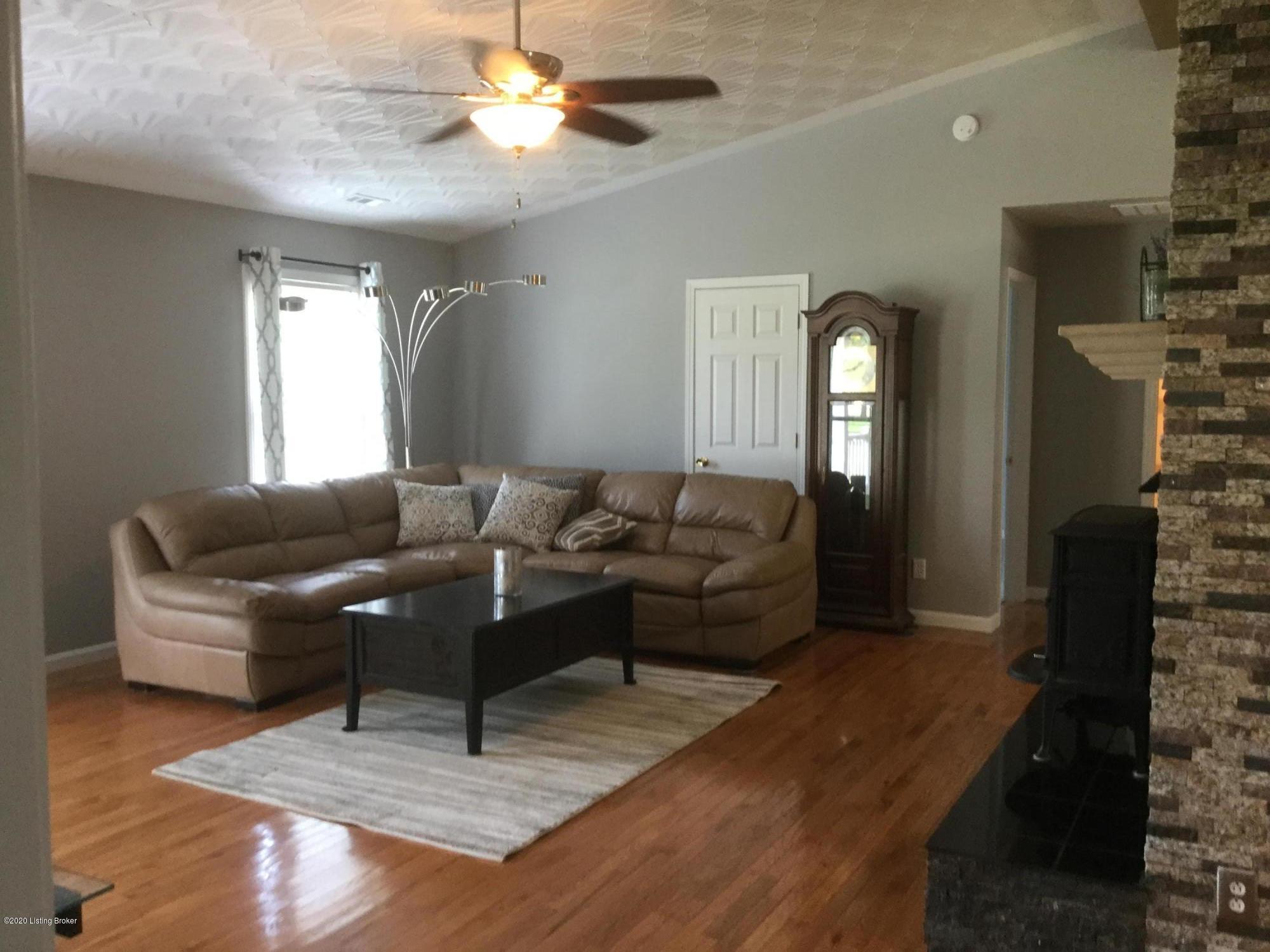 2468 Beech Grv Road Shepherdsville, KY 40165 - Photo 12 of 32 Vaulted Great Room