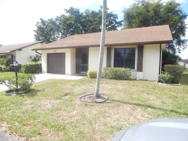 $279,900 | 6229 Lakemont Circle, Greenacres, FL 33463