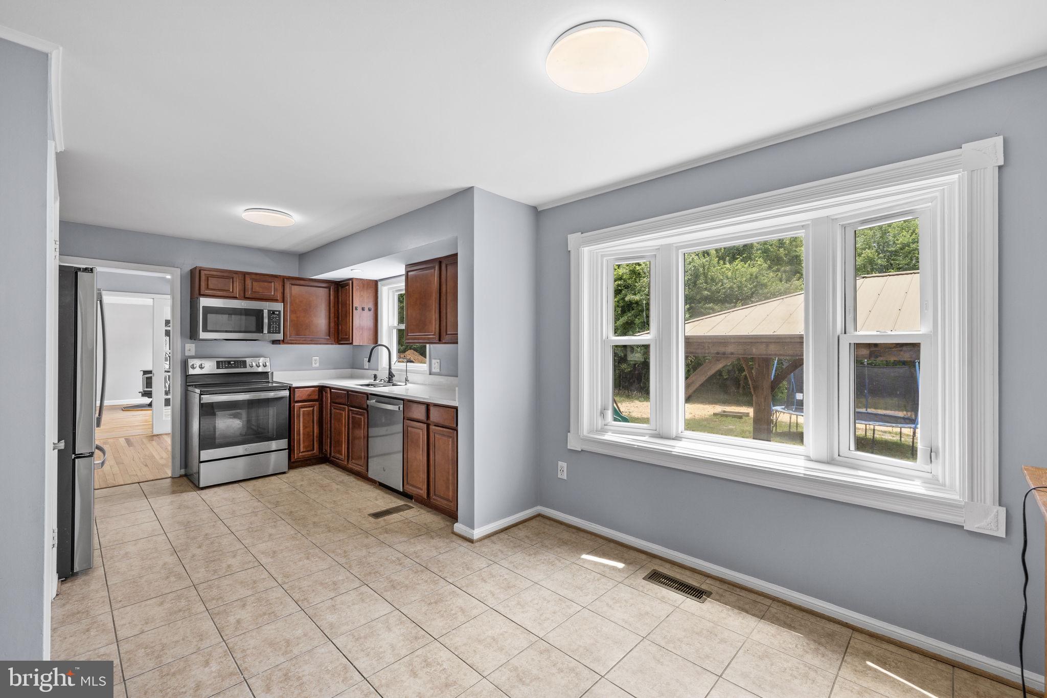 10329 Gordon Road Spotsylvania, VA 22553 - Photo 9 of 48