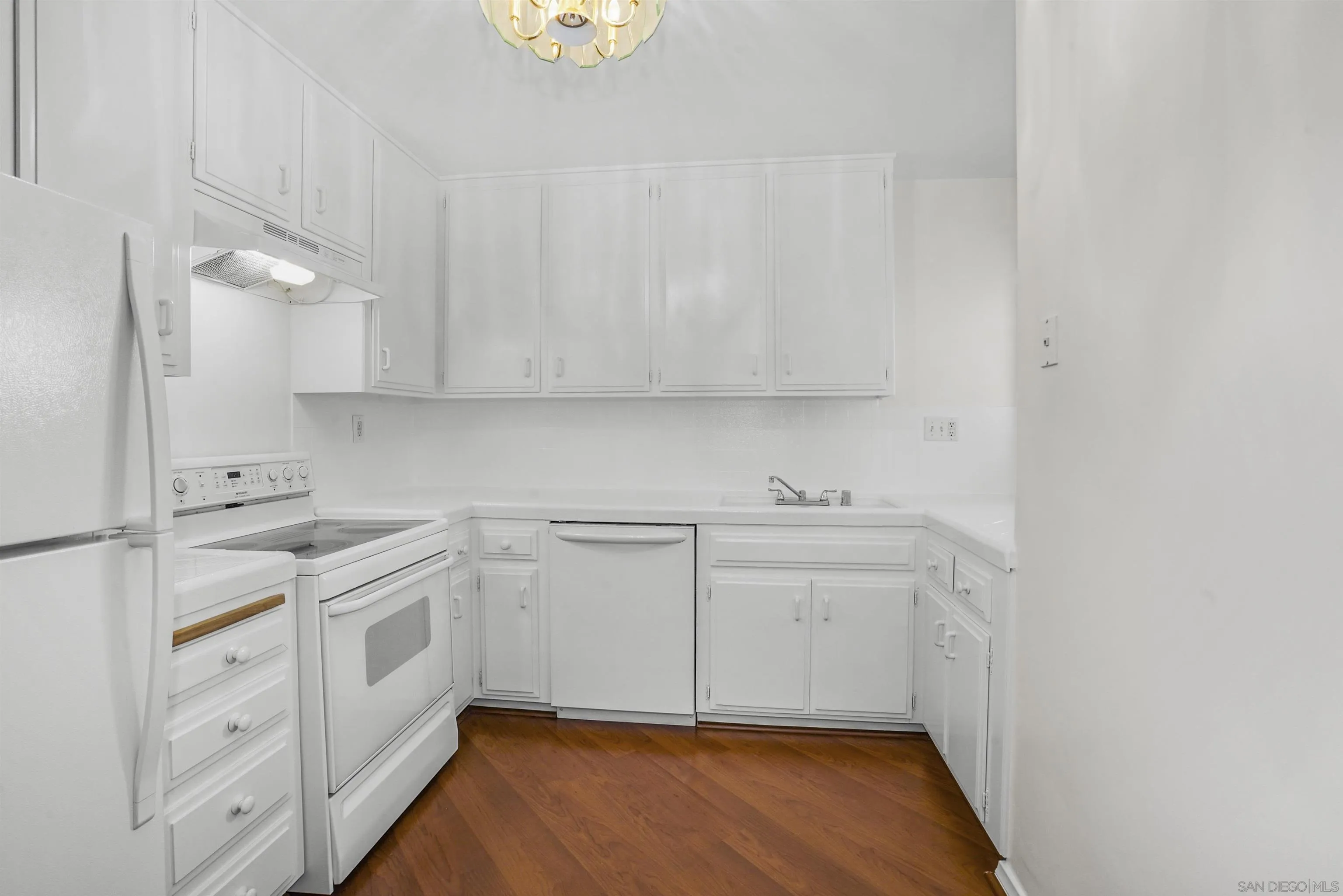 734 E Avenue Coronado, CA 92118 - Photo 8 of 30