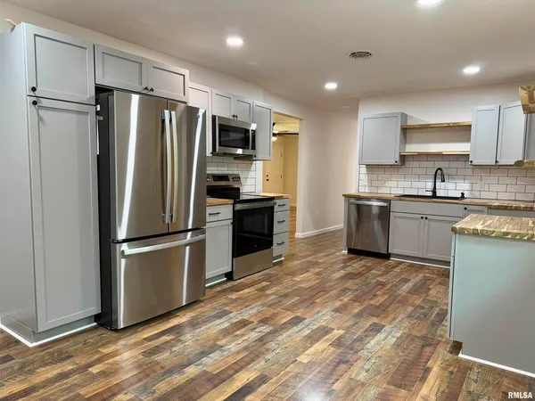 $189,900 | 101 Oak Drive, Metropolis, IL 62960