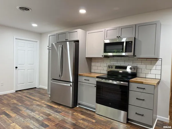 $189,900 | 101 Oak Drive, Metropolis, IL 62960