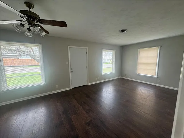 $1,200 | 913 North 24th Street, Corsicana, TX 75110