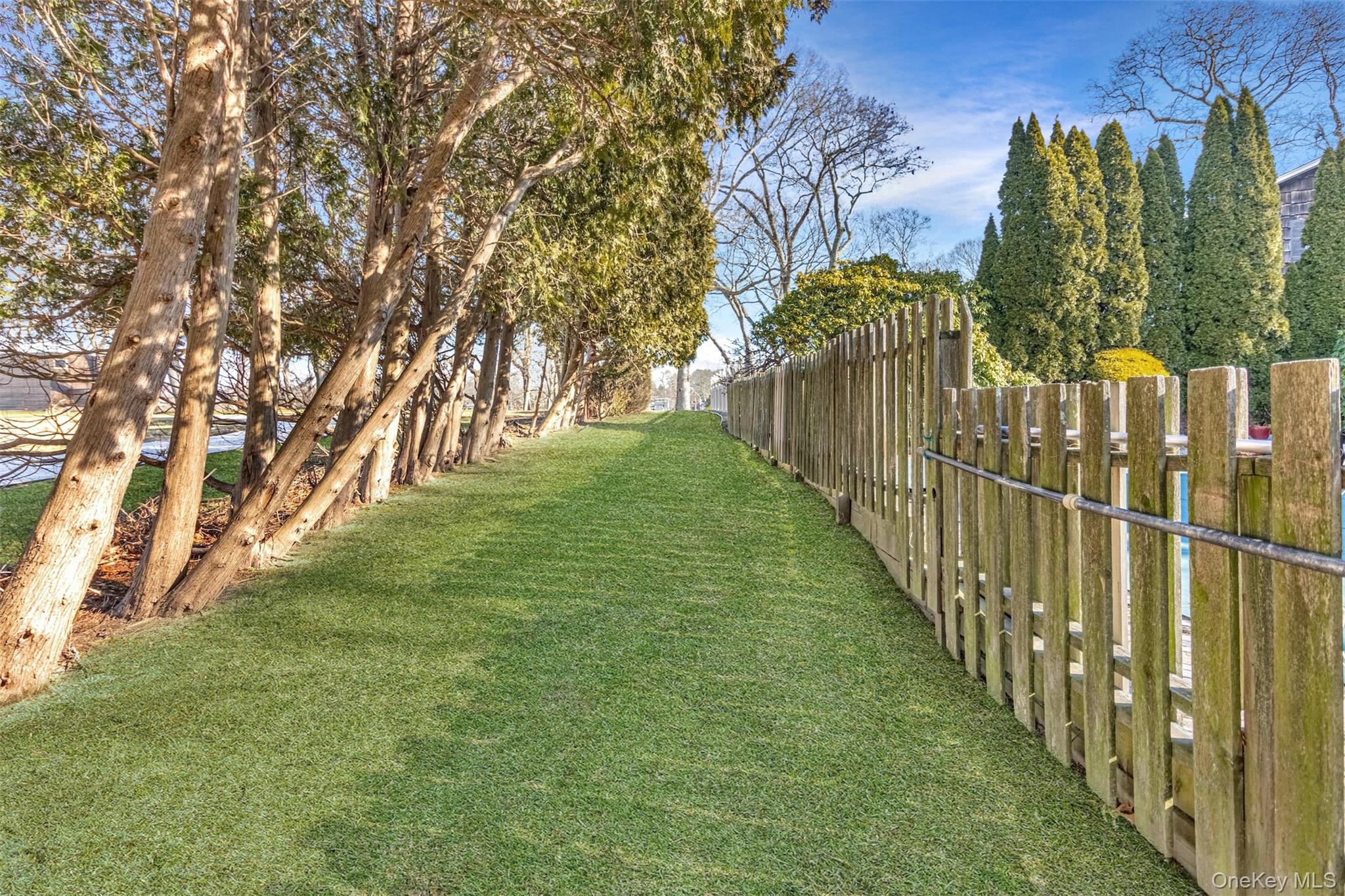 435 Luptons Point Road Mattituck, NY 11952 - Photo 17 of 27