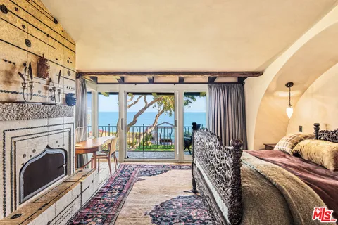 $28,500,000 | 28980 Cliffside Drive, Malibu, CA 90265