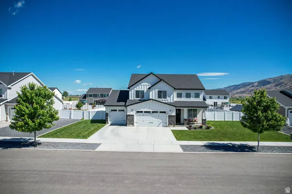 $609,999 | 705 East 1150th Street South, Hyrum, UT 84319