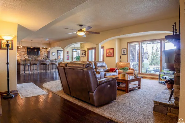 $1,350,000 | 1824 North 700 Road, Baldwin City, KS 66006