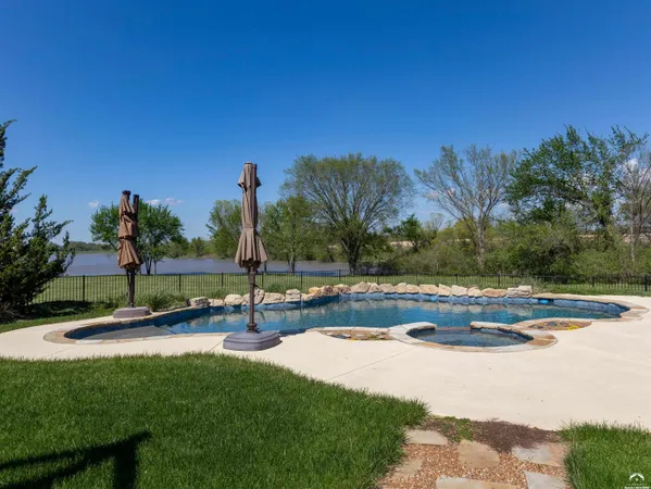 $1,325,000 | 1824 North 700 Road, Baldwin City, KS 66006
