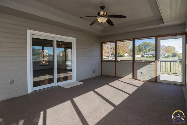 $359,500 | 302 Sunset Lane, Maple Hill, KS 66507