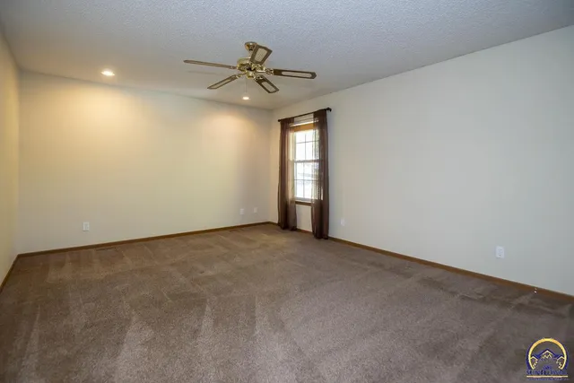 $359,500 | 302 Sunset Lane, Maple Hill, KS 66507