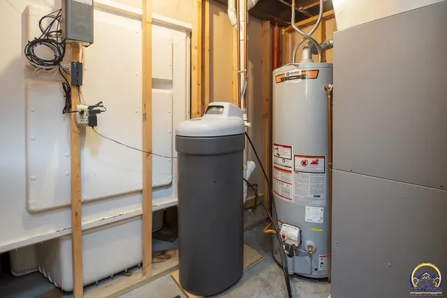 $359,500 | 302 Sunset Lane, Maple Hill, KS 66507