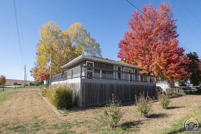 $359,500 | 302 Sunset Lane, Maple Hill, KS 66507