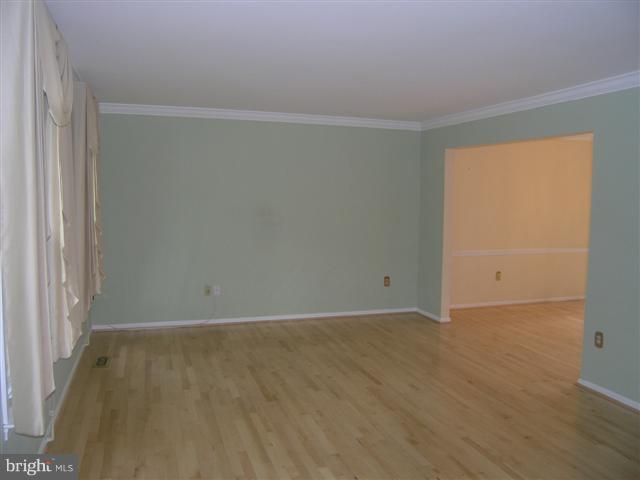 9829 Natick Road Burke, VA 22015 - Photo 2 of 18 Living Room
