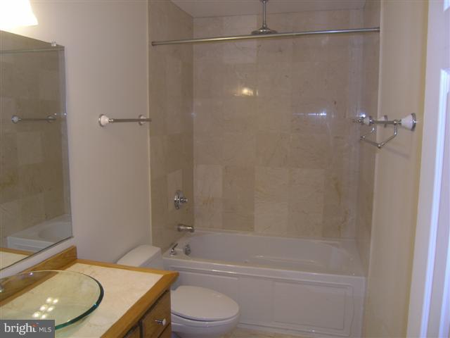 9829 Natick Road Burke, VA 22015 - Photo 14 of 18 Upper Full Bath 2