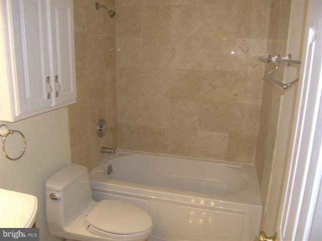 9829 Natick Road Burke, VA 22015 - Photo 15 of 18 Bath (Master)