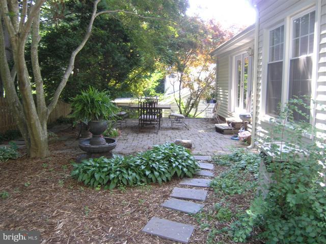 9829 Natick Road Burke, VA 22015 - Photo 17 of 18 Back Yard patio