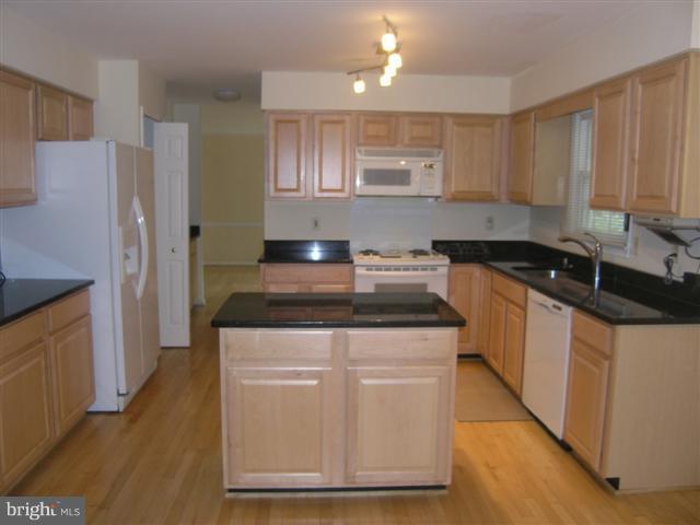 9829 Natick Road Burke, VA 22015 - Photo 6 of 18 Kitchen