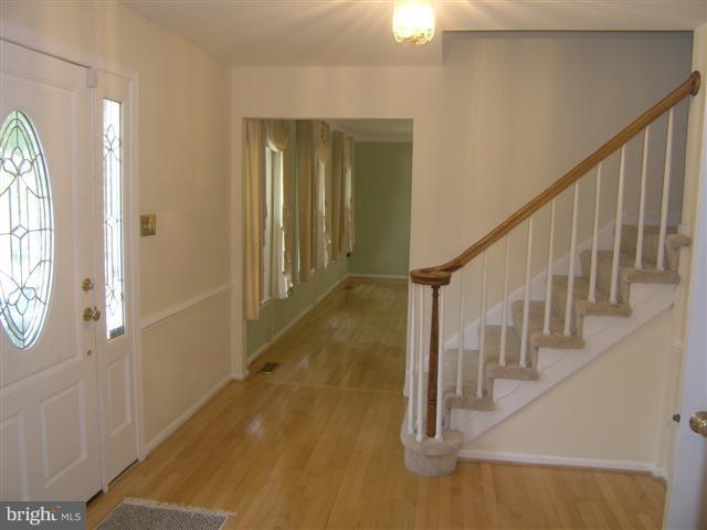 9829 Natick Road Burke, VA 22015 - Photo 9 of 18 Foyer