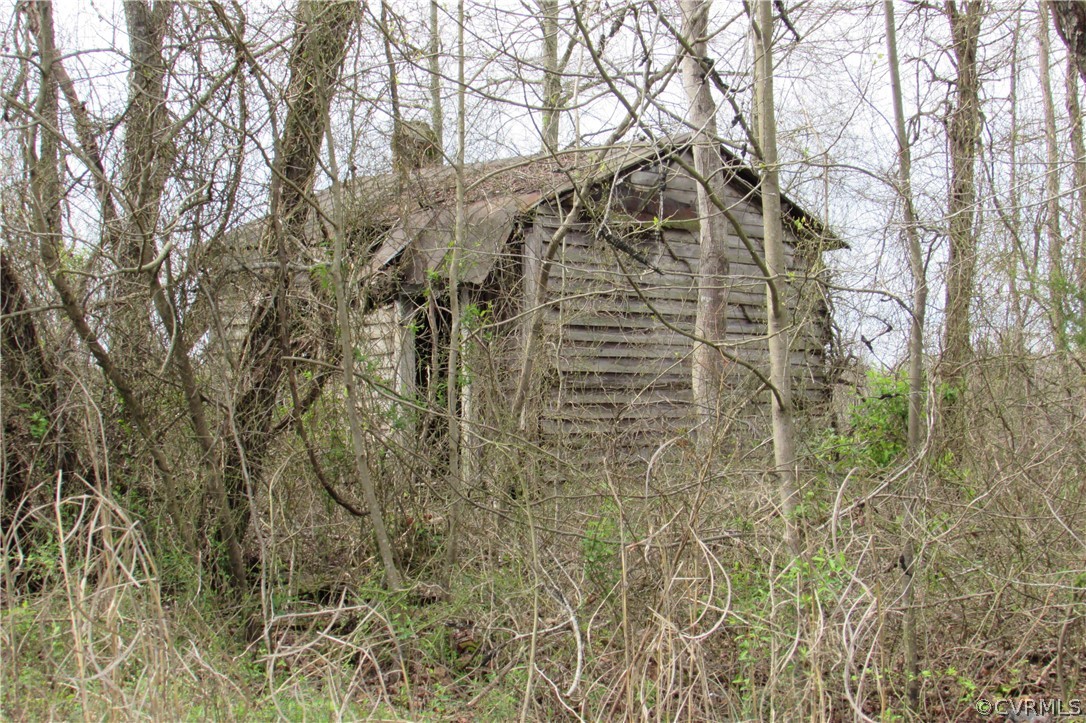 14418 Scotts Road Dewitt, VA 23840 - Photo 3 of 17 a backyard of a building