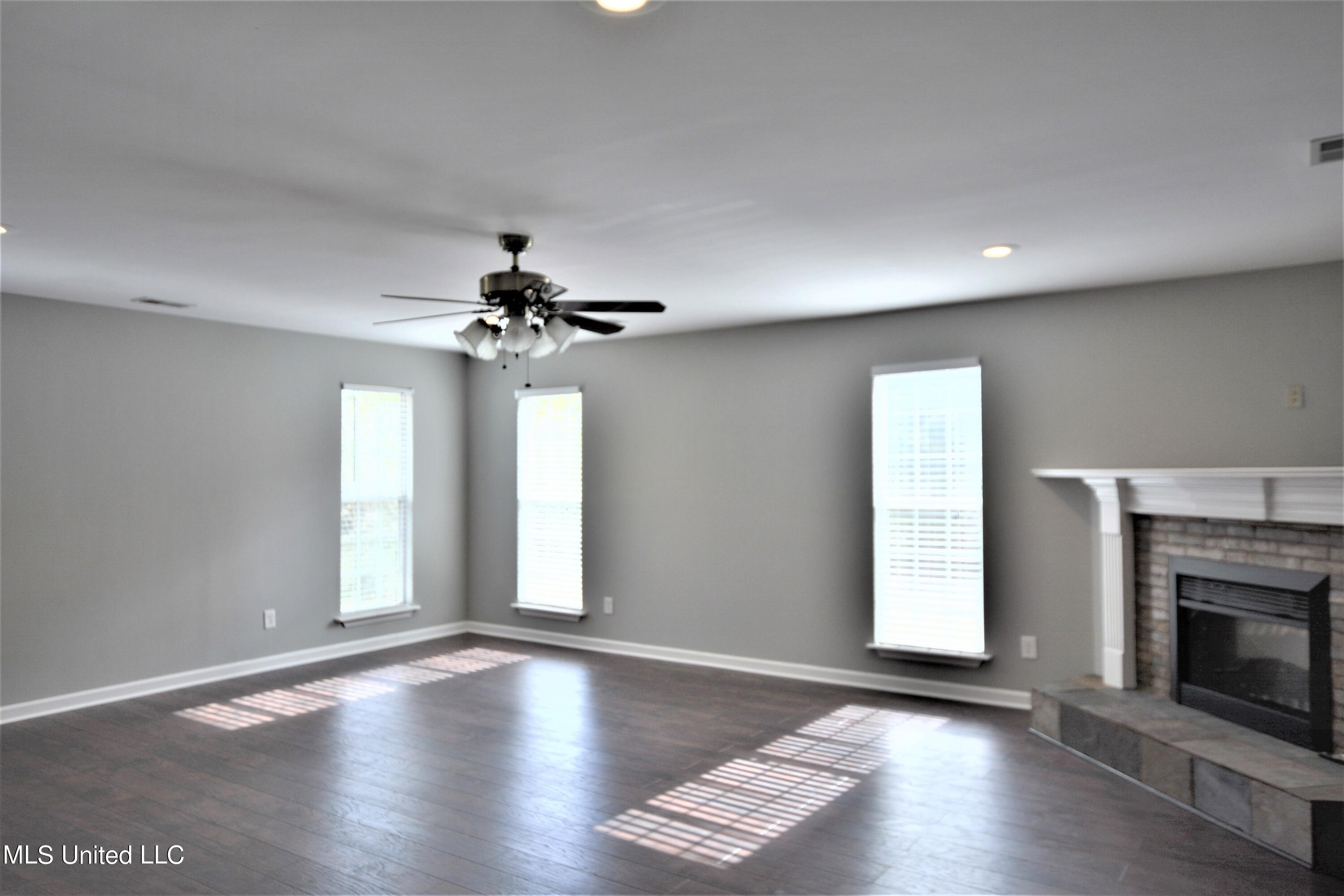 1925 Gwynn Road Nesbit, MS 38651 - Photo 16 of 33 Upstairs Master Bedroom (2)
