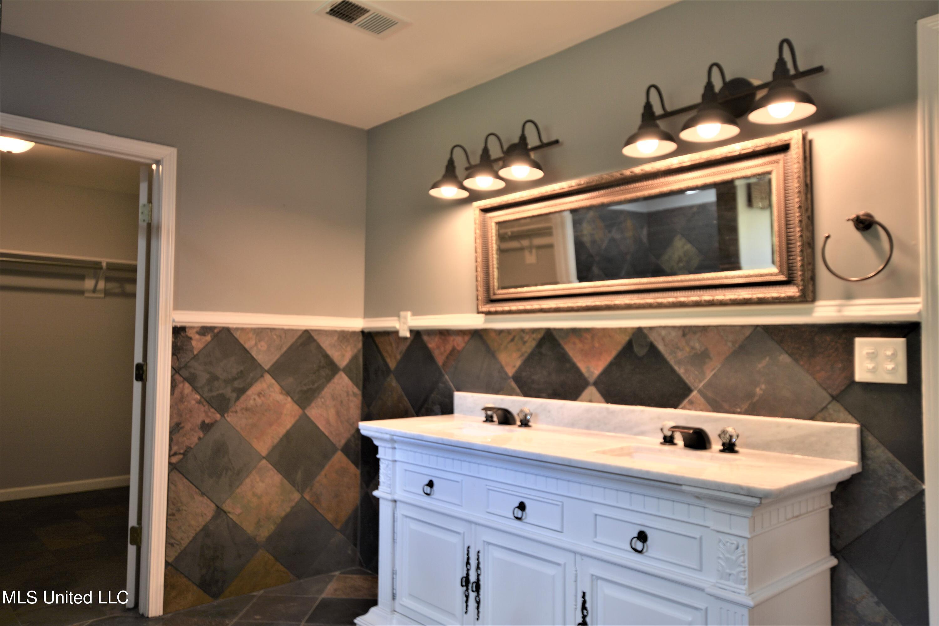 1925 Gwynn Road Nesbit, MS 38651 - Photo 17 of 33 Master Bath Vanity