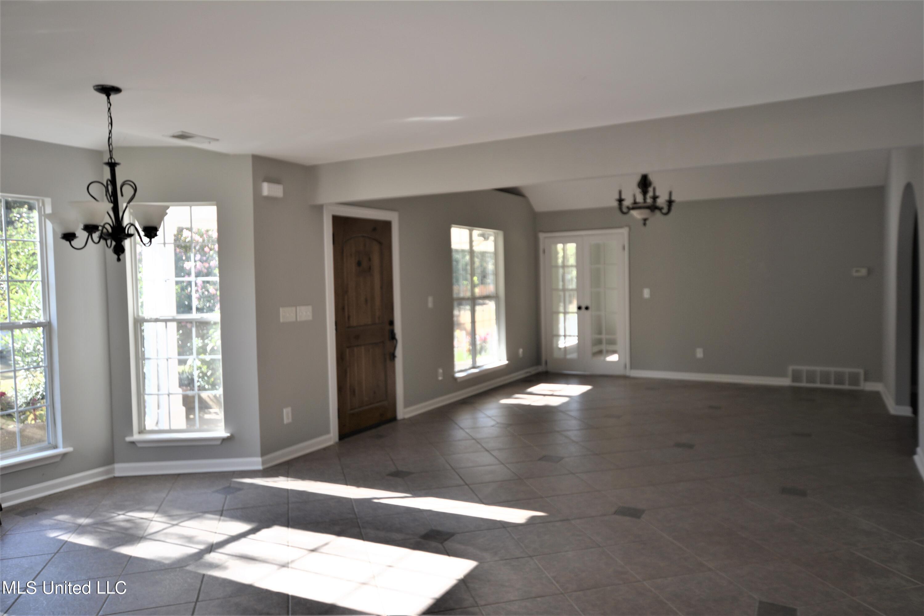 1925 Gwynn Road Nesbit, MS 38651 - Photo 4 of 33 Formal Dning Room ving Roomnd Lii