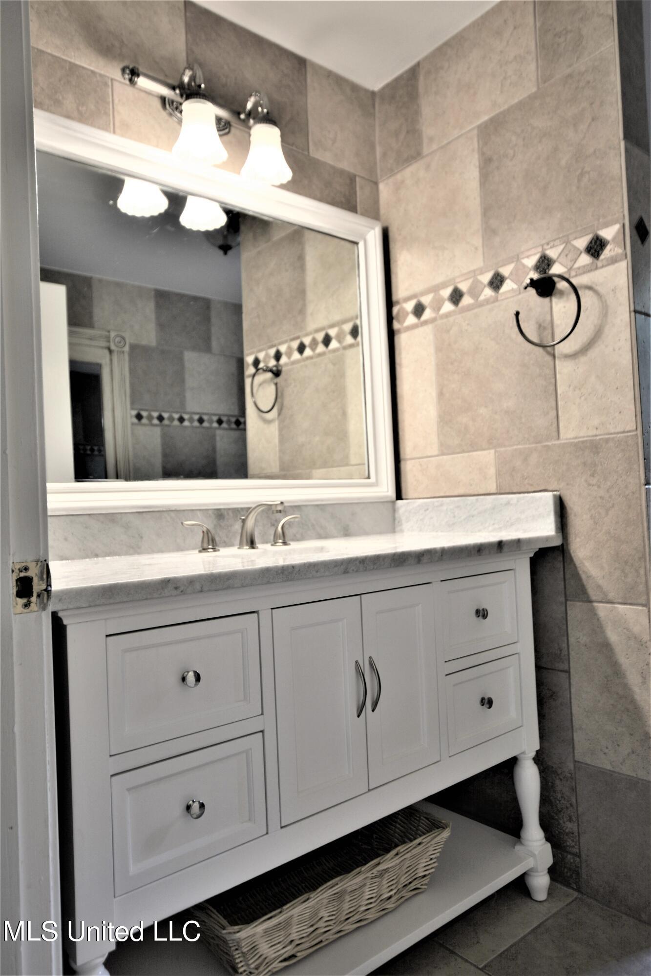 1925 Gwynn Road Nesbit, MS 38651 - Photo 6 of 33 Down Stairs Full Bathroom