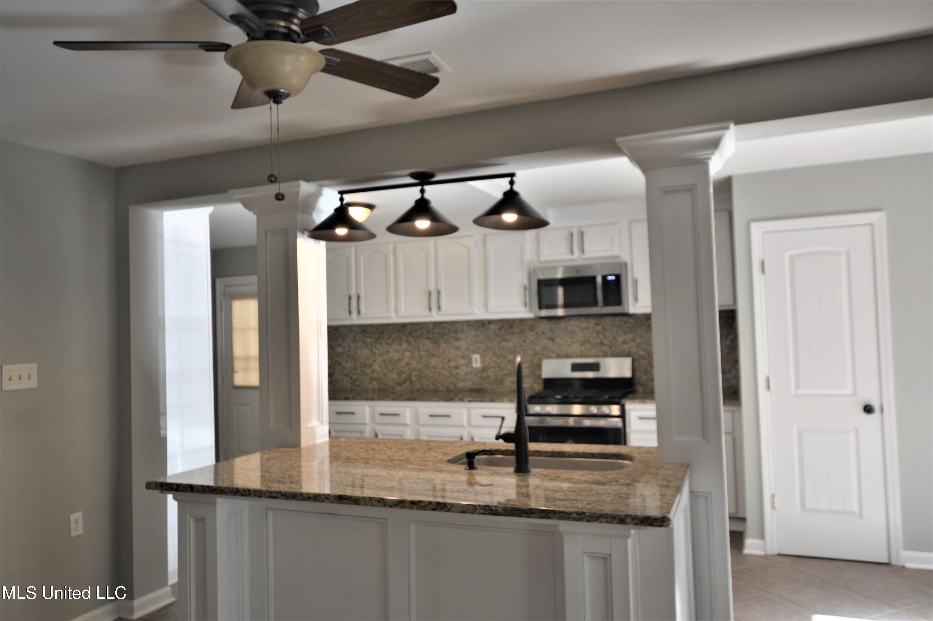 1925 Gwynn Road Nesbit, MS 38651 - Photo 9 of 33 Kitchen Island