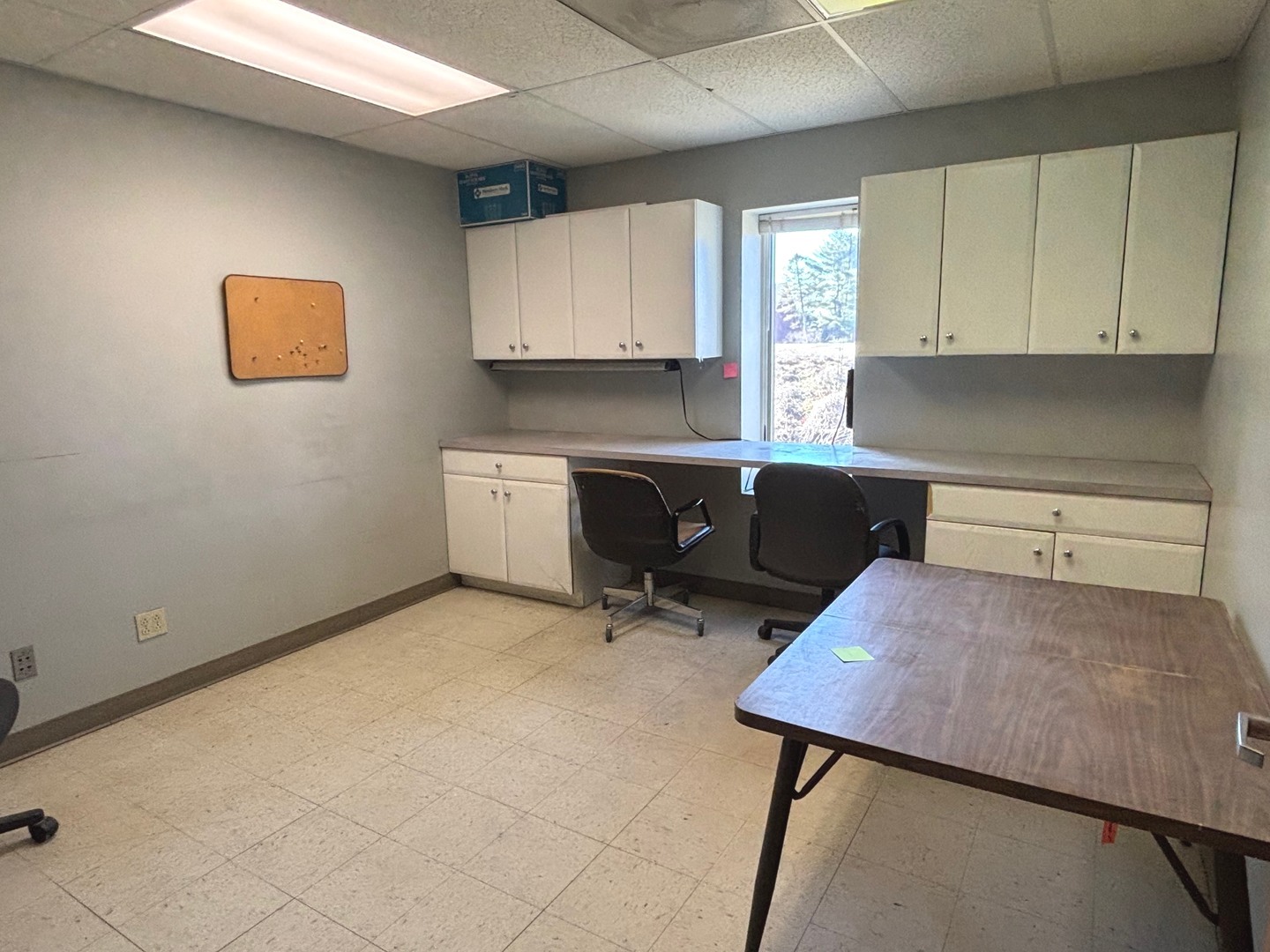 2106 County Road 1000 East Champaign, IL 61822 - Photo 19 of 26 a workspace with a desk chair and painted walls