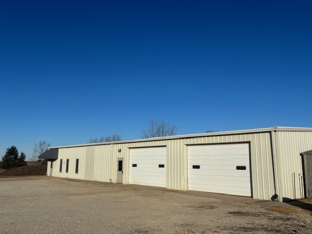 2106 County Road 1000 East Champaign, IL 61822 - Photo 5 of 26 a view of an empty room