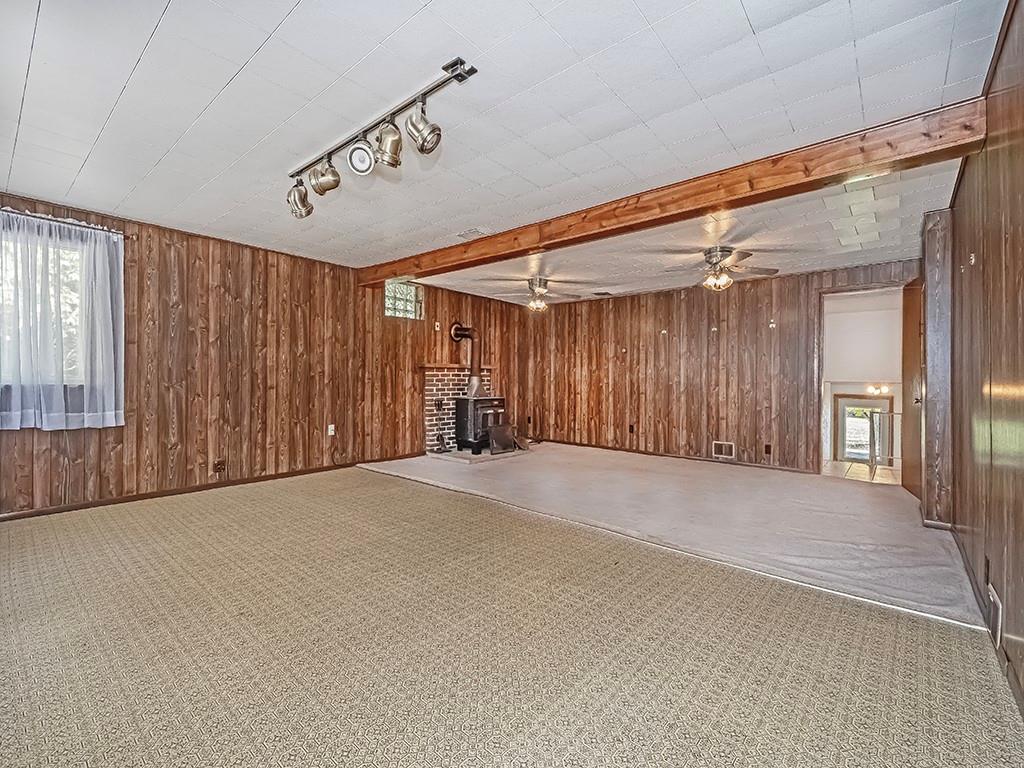 1694 Dime Road Vandergrift, PA 15690 - Photo 10 of 35 a view of a garage
