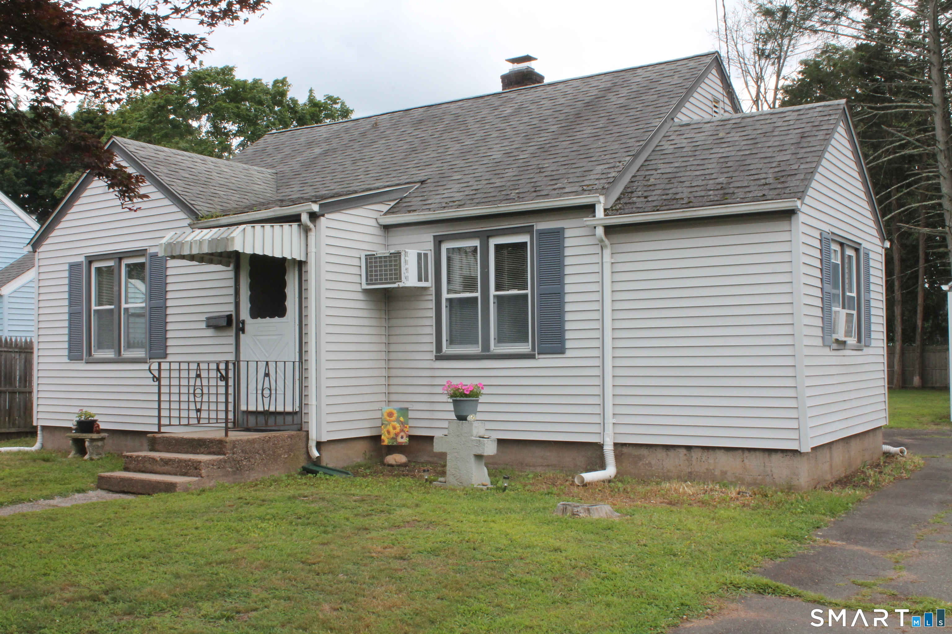 54 May Street Meriden, CT 06451 - Photo 2 of 19 Gallery Image 2