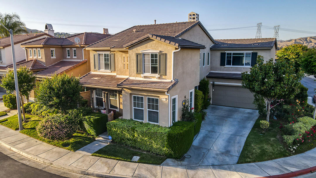 28938 Mirada Circulo Valencia, CA 91354 - Photo 3 of 56 a front view of a house with garden