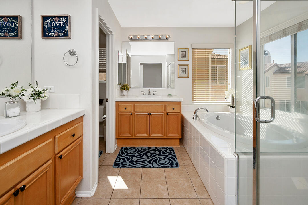 28938 Mirada Circulo Valencia, CA 91354 - Photo 27 of 56 a bathroom with a sink a mirror and a bathtub