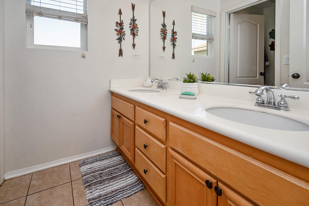 28938 Mirada Circulo Valencia, CA 91354 - Photo 36 of 56 a spacious bathroom with sink and mirror