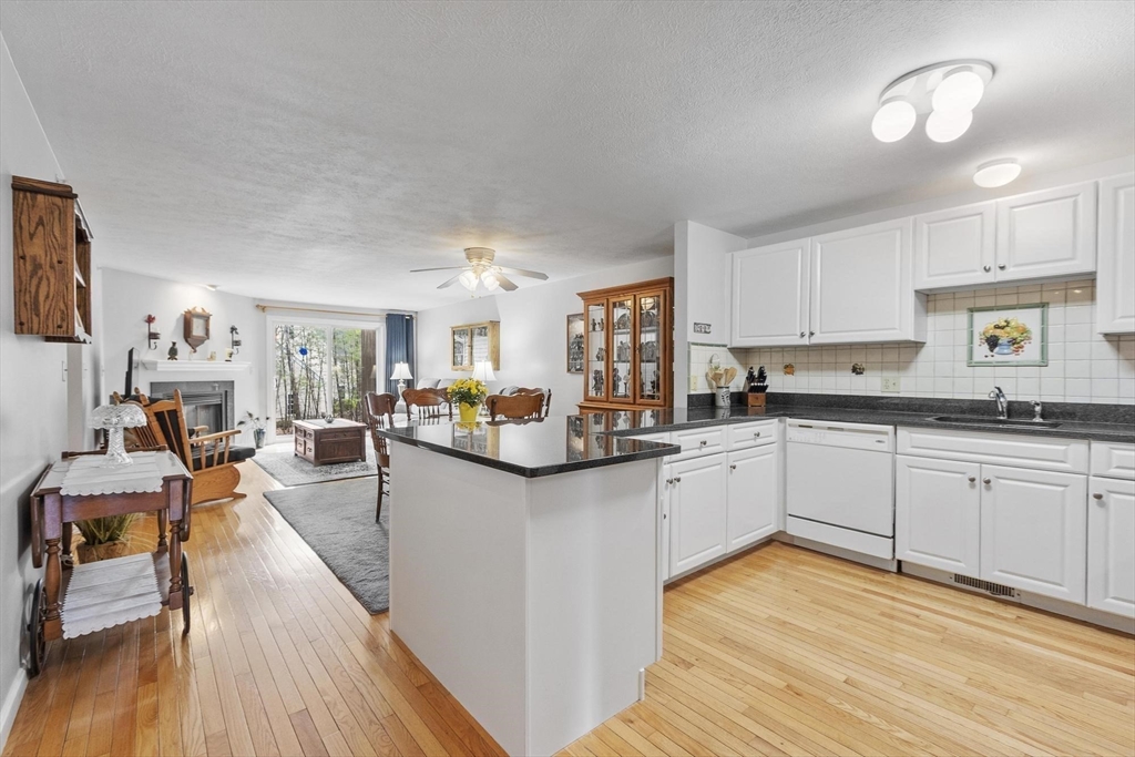 241 Bridle Cross Road, Unit 241 Fitchburg, MA 01420 - Photo 4 of 42