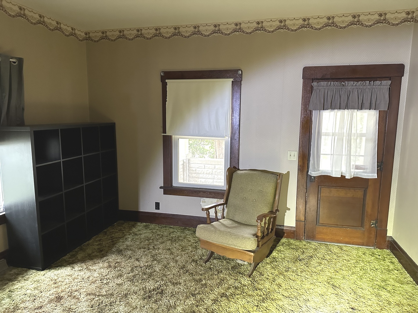303 South Pleasant Street Princeton, IL 61356 - Photo 13 of 20 a living room with furniture and a window