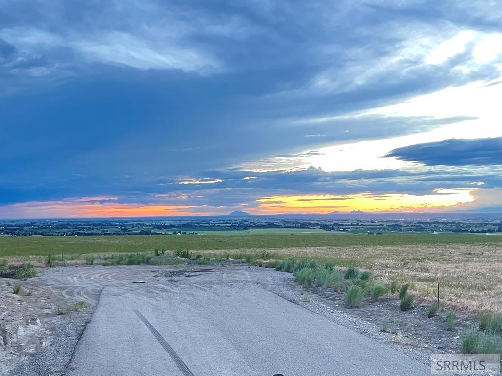 4631 East Cast Iron Road Idaho Falls, ID 83406 - Photo 4 of 18