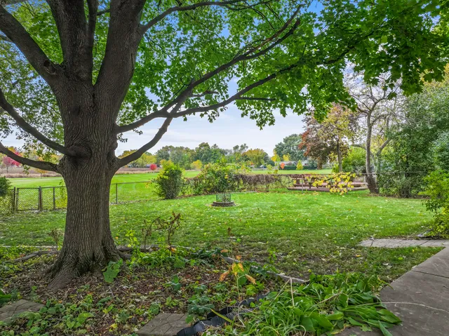 $450,000 | 1027 Duxbury Lane, Schaumburg, IL 60193