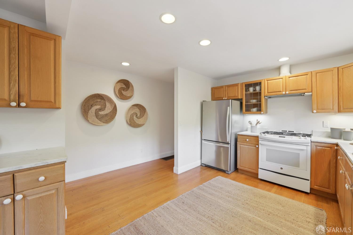 6891 Pinehaven Road Oakland, CA 94611 - Photo 14 of 65