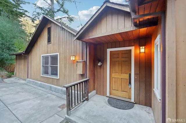 $1,095,000 | 6891 Pinehaven Road, Oakland, CA 94611